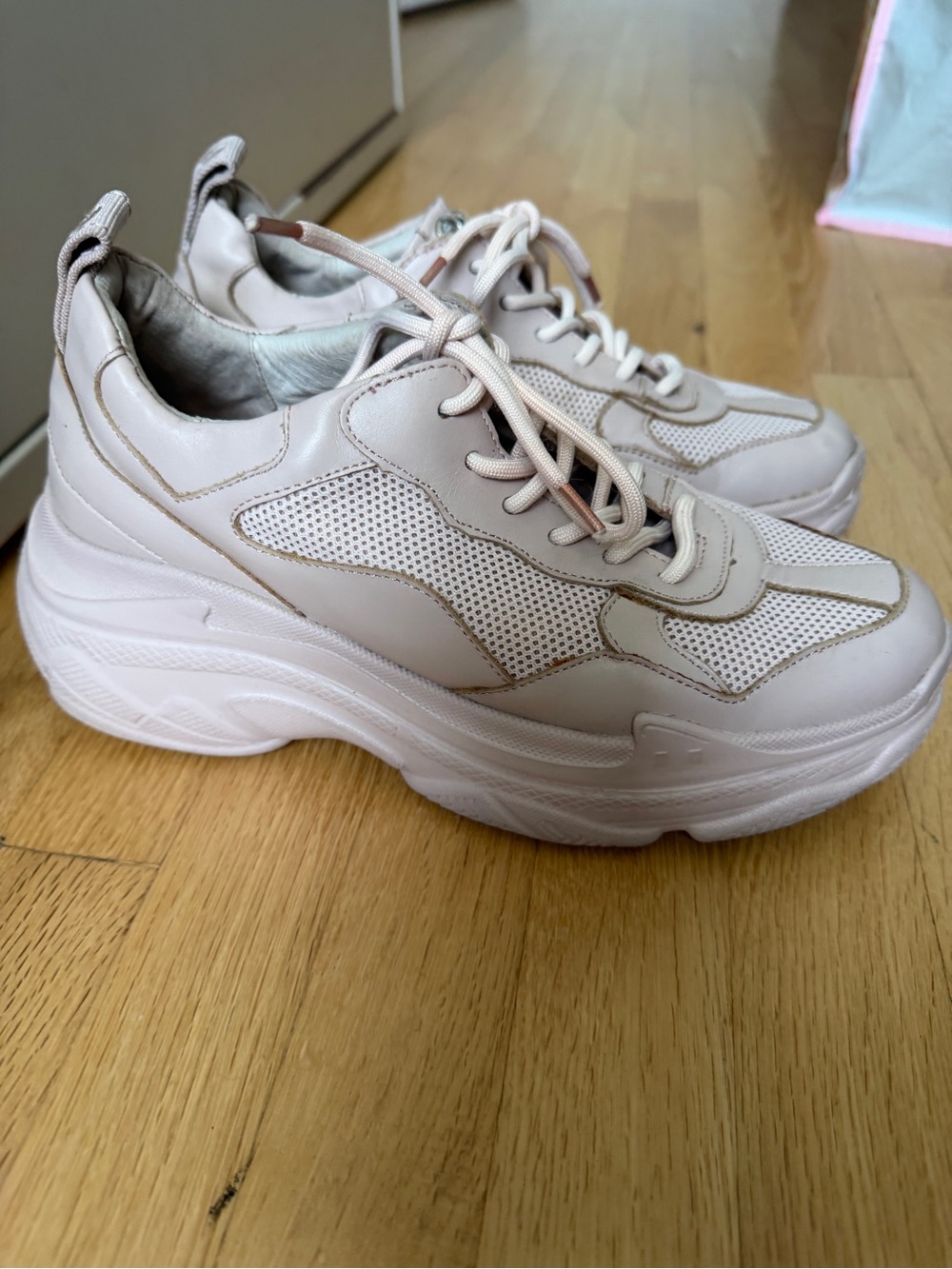 Wishbone running shoes